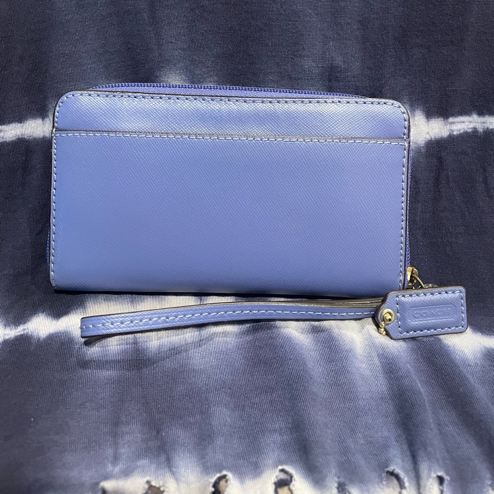 Coach zippy wallet